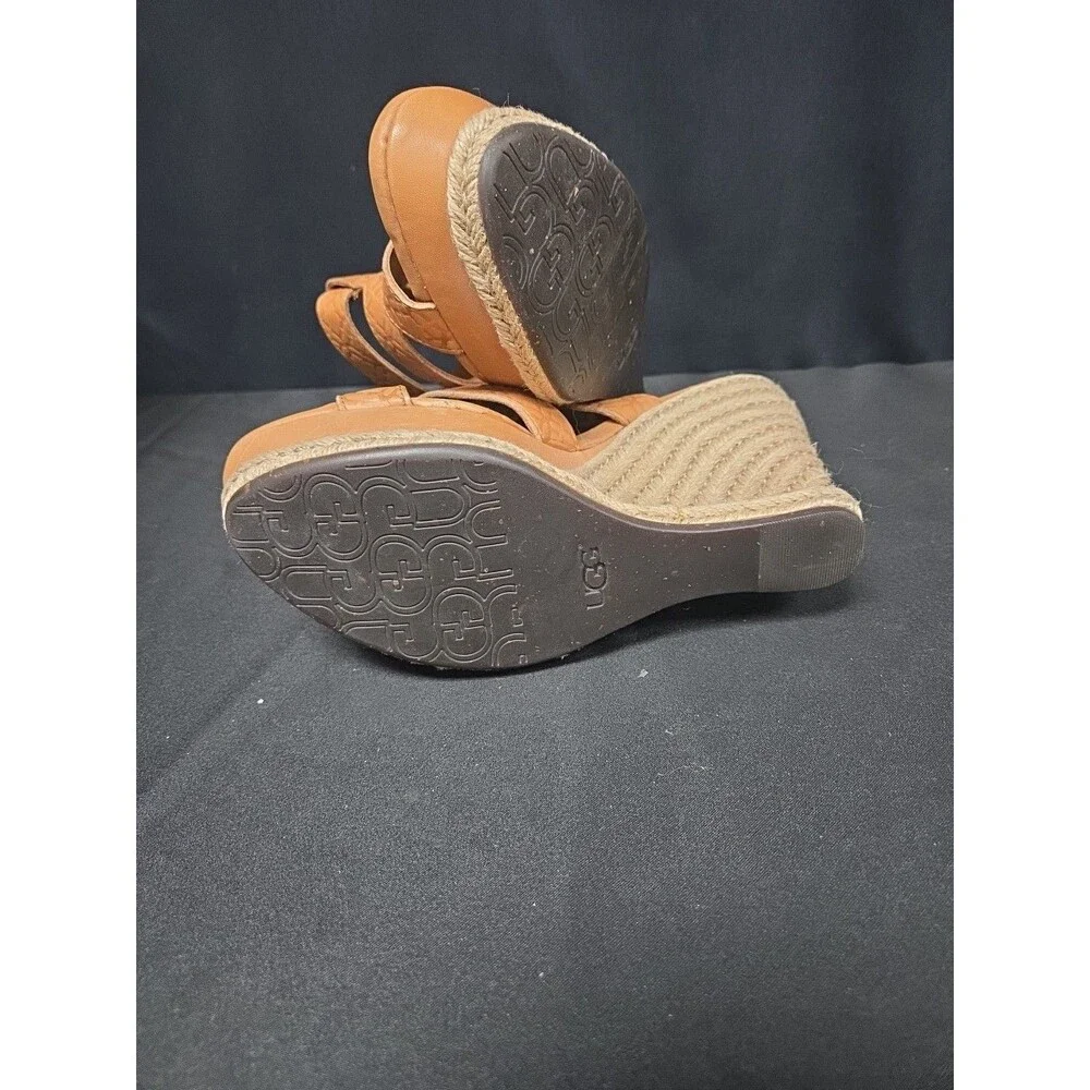 UGG hedy embossed